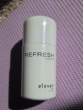 Target Eleven Skin Refresh Cleanser White